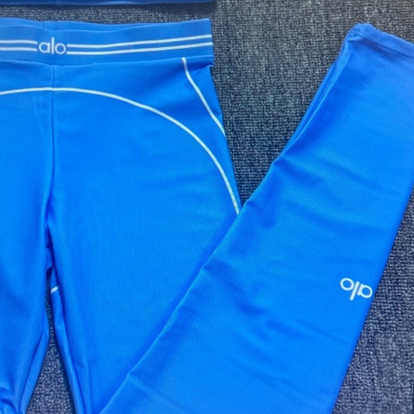 ALO Yoga Bright Blue Seamless Sports Bra & Leggings Set - Picture 3 of 5